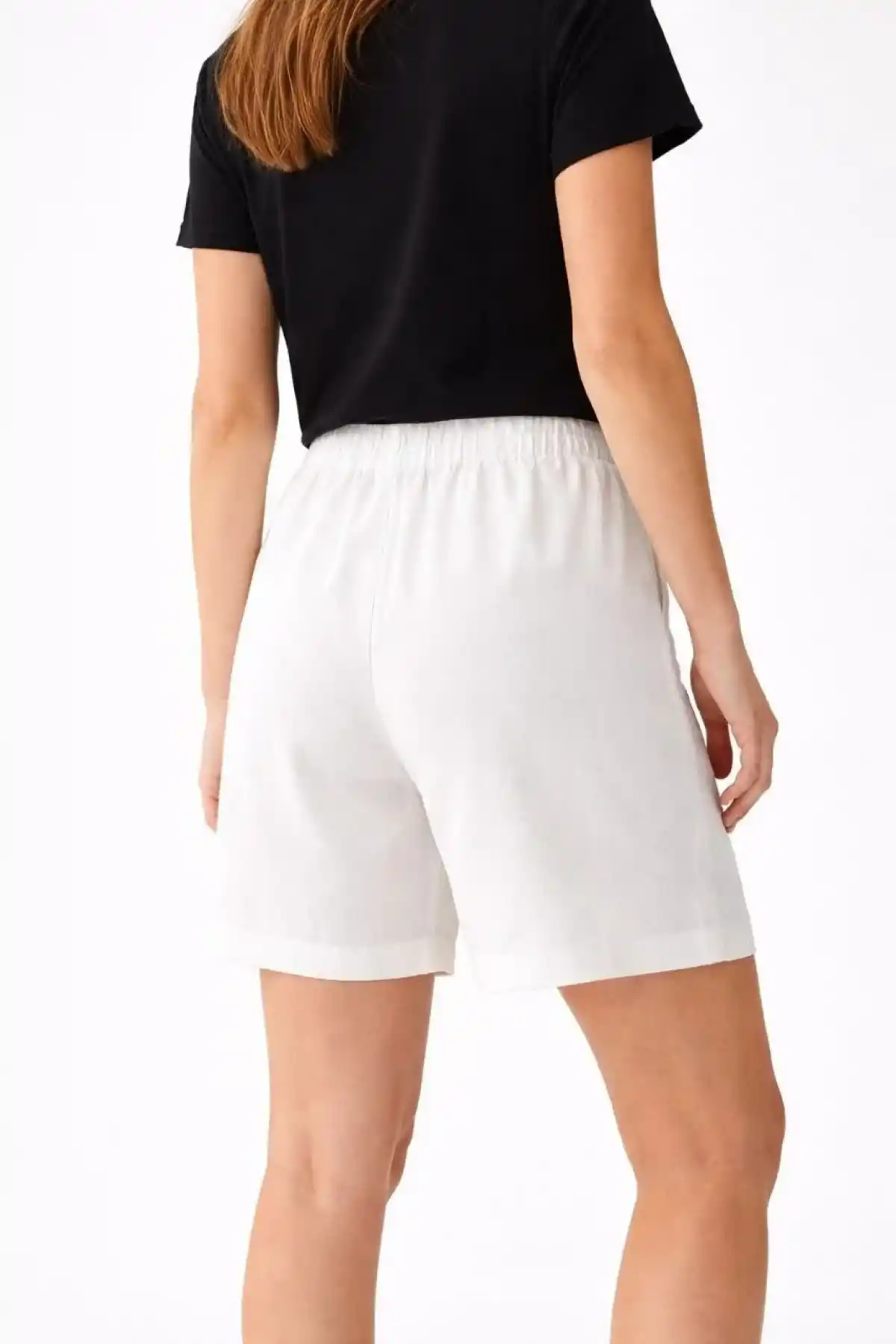 Kadın Keten Kumaş Cepli Rahat Kesim Bel Lastikli Şort - Beyaz