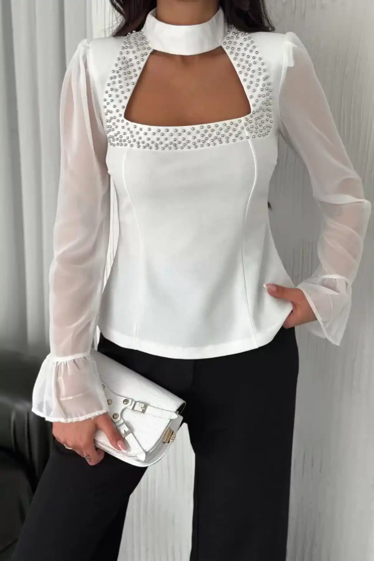 Penye Uzun Kollu Kadın Kolları Şifon Göğüste İnci Boncuk detaylı Bluz - Beyaz