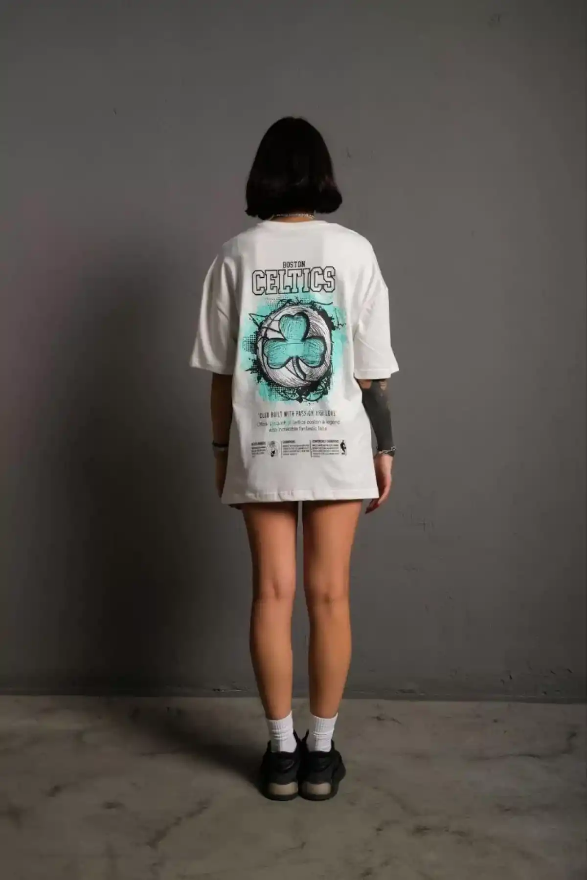 Kadın Sırt Baskılı T-shirt - Beyaz