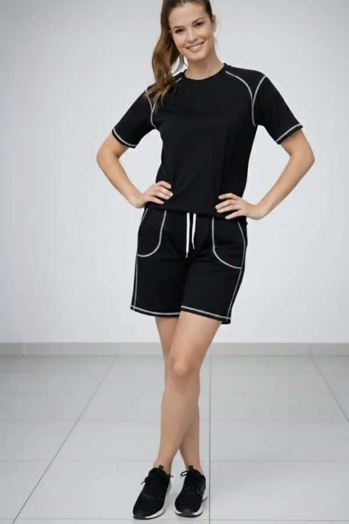 Kadın Spor Tişört Şort Takım Kontrast Dikiş Detaylı Ovarsize rahat kalıp - Siyah