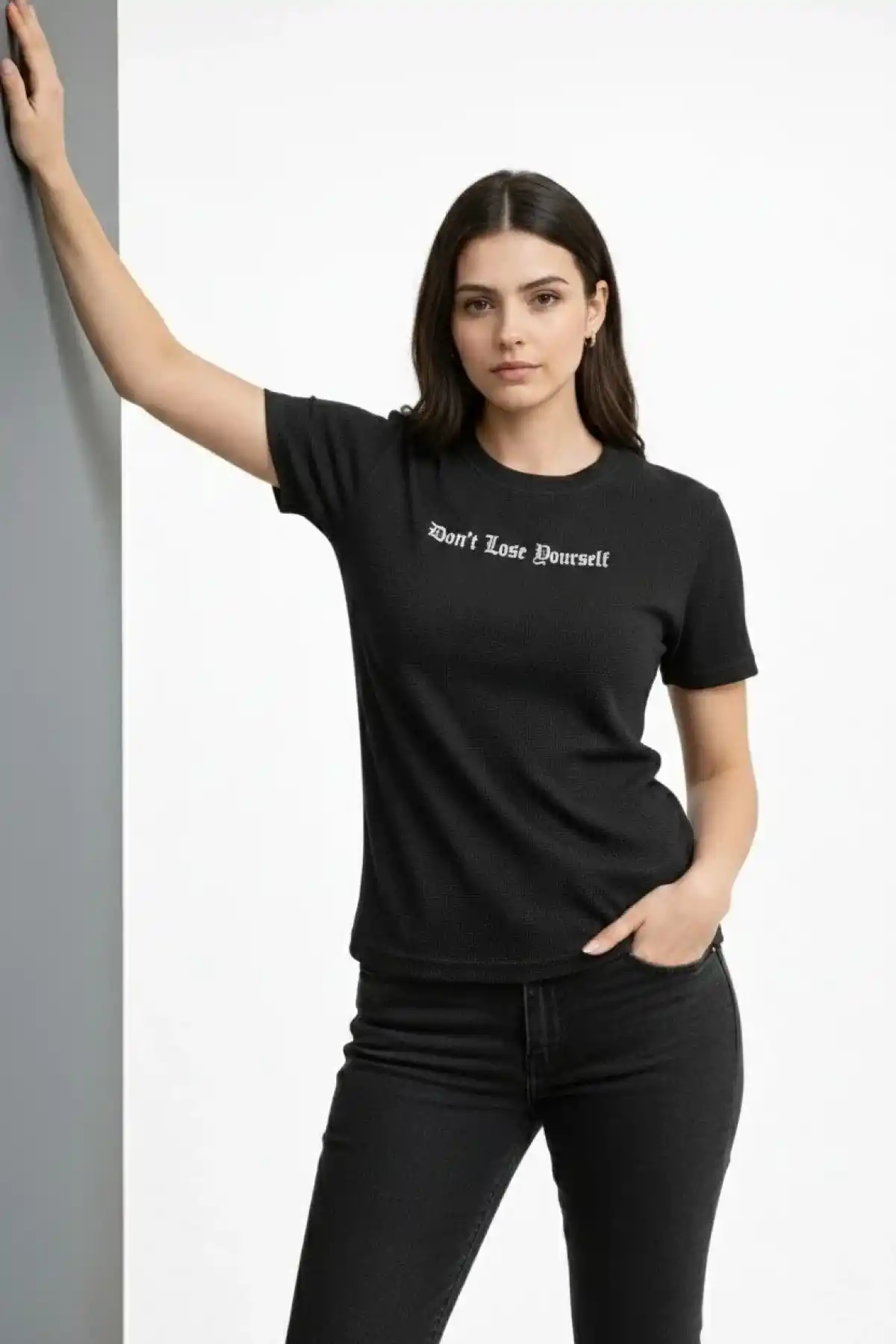 Kadın Wafıl Kumaş Tişört Regular Kalıp Bisiklet Yaka Baskılı Günlük Basic T-Shirt - Siyah