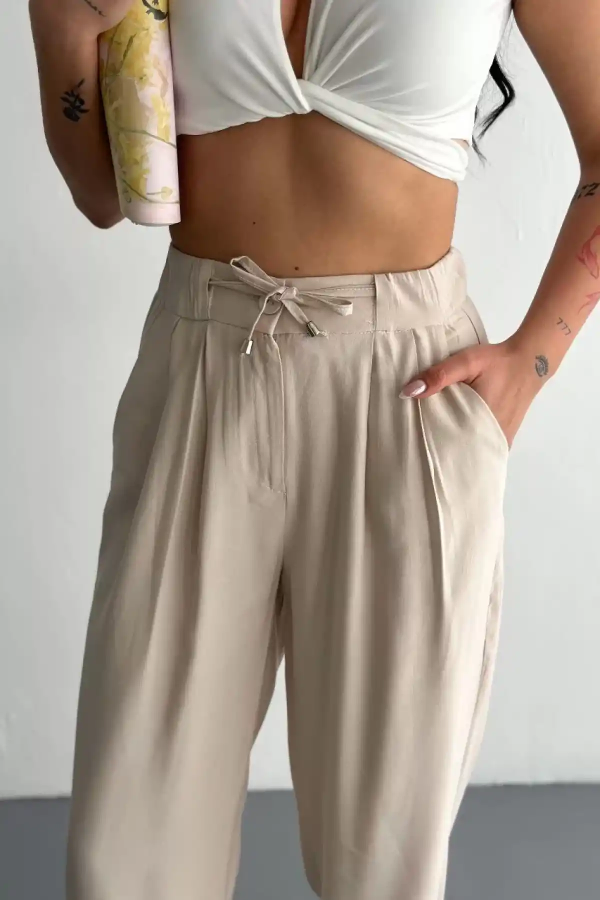 Kadın Yüksel Bel Beli Bağcıklı Rahat Boru Paça Pantalon - Kırık Beyaz