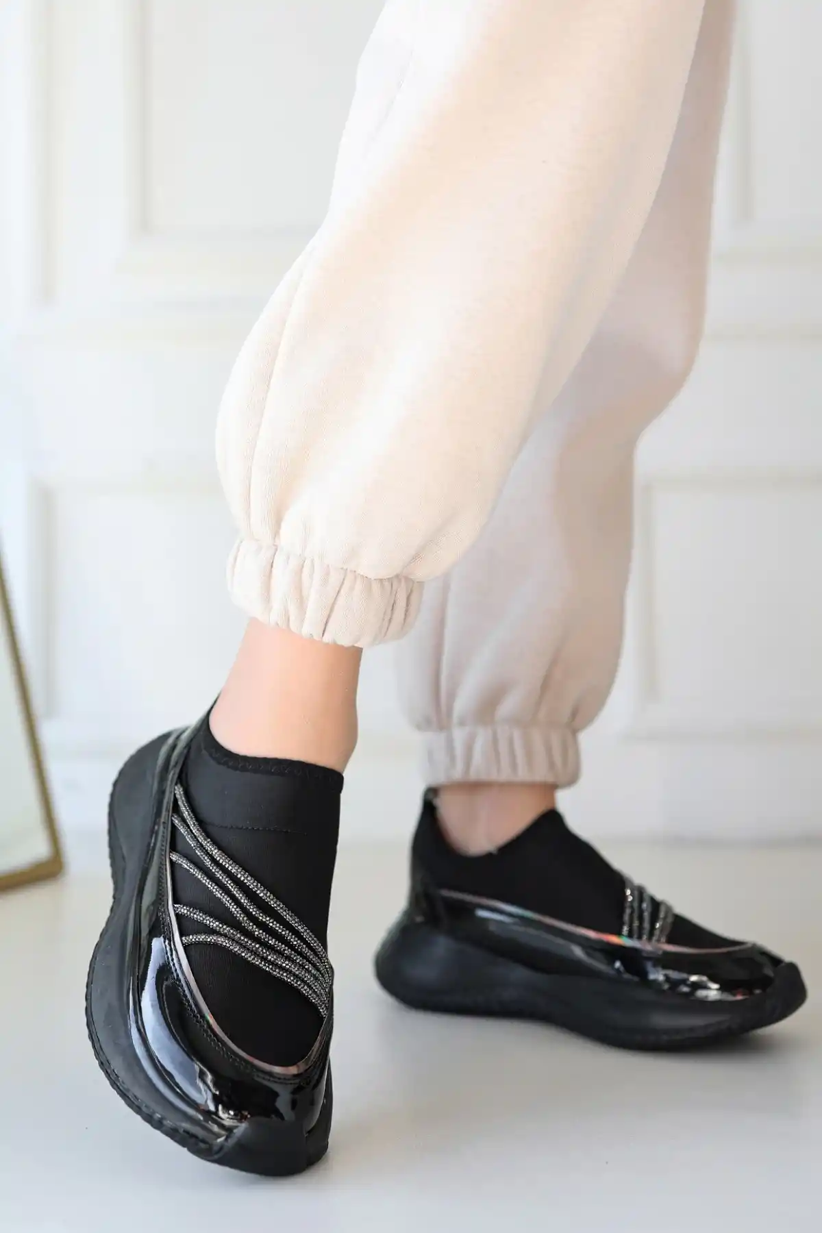 Keita Siyah Rugan Streç Detaylı Siyah Tabanlı Spor Ayakkabı - GC