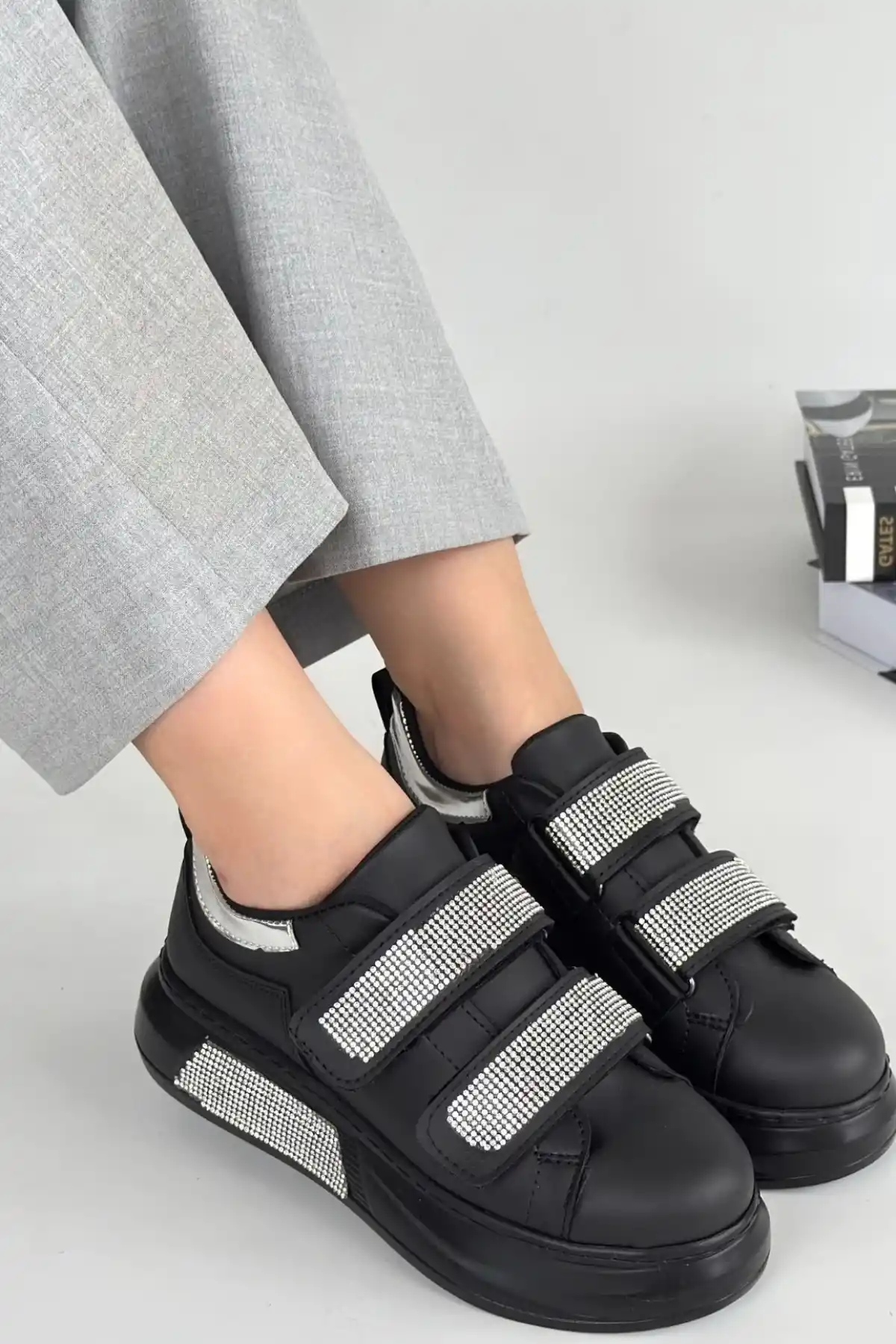 Nino Siyah Cilt Cırt Cırtlı Spor Ayakkabı - GC