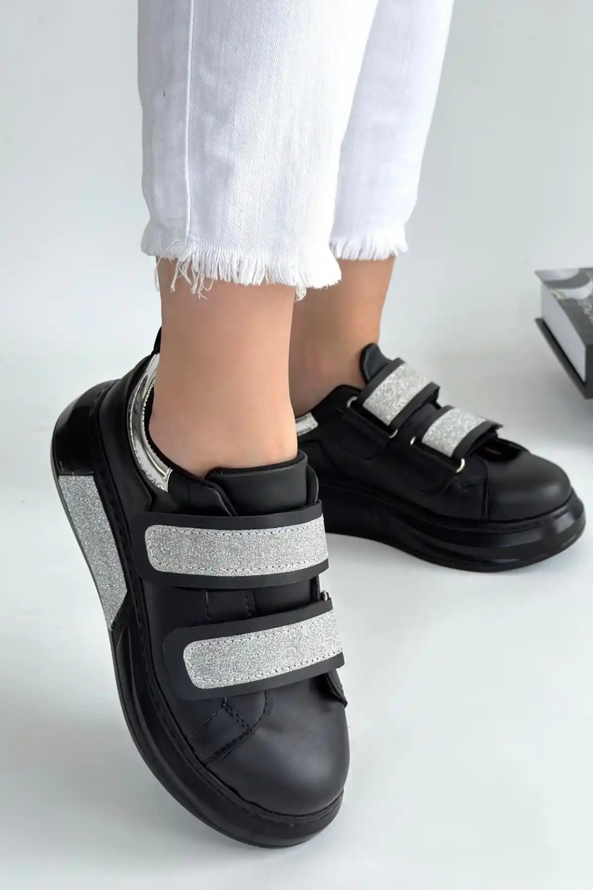 Nino Siyah Cilt Simli Cırt Cırtlı Spor Ayakkabı - GC