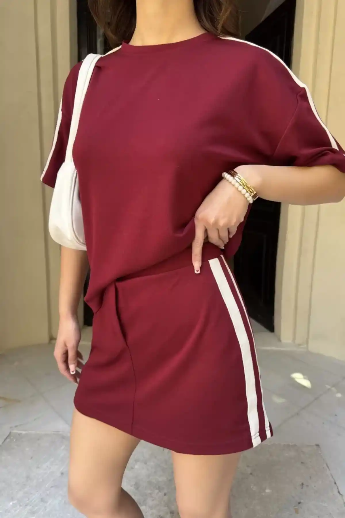 Osy Modal yumuşak dokulu Kumaş Kadın Parçalı Bisiklet Yaka T-shirt Mini Şortlu Etek İkili Takım -Bordo