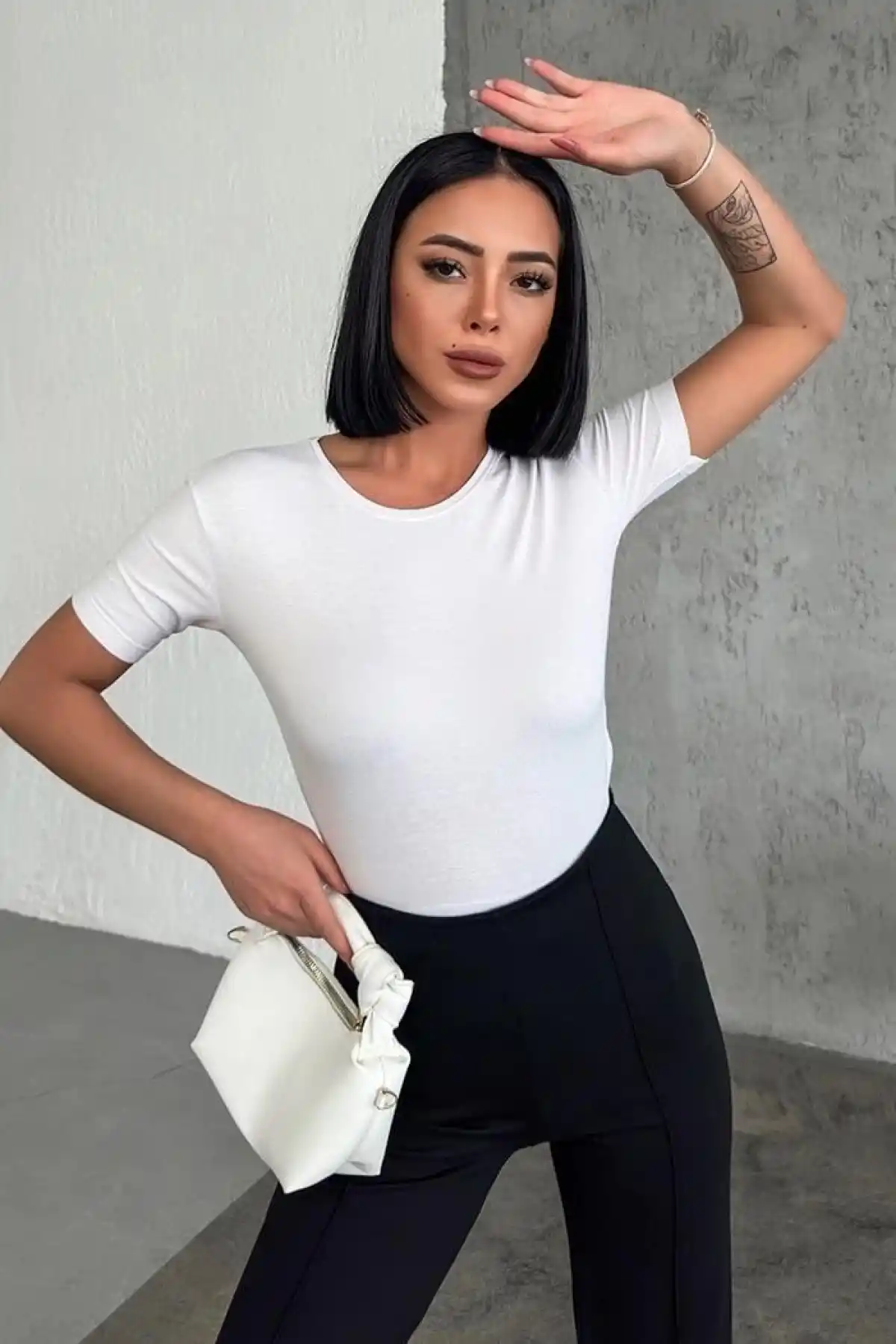 Rahat Ve Şık Kısa Kollu Bisiklet Yaka Likralı Viskon Penye Body Beyaz ( GC )