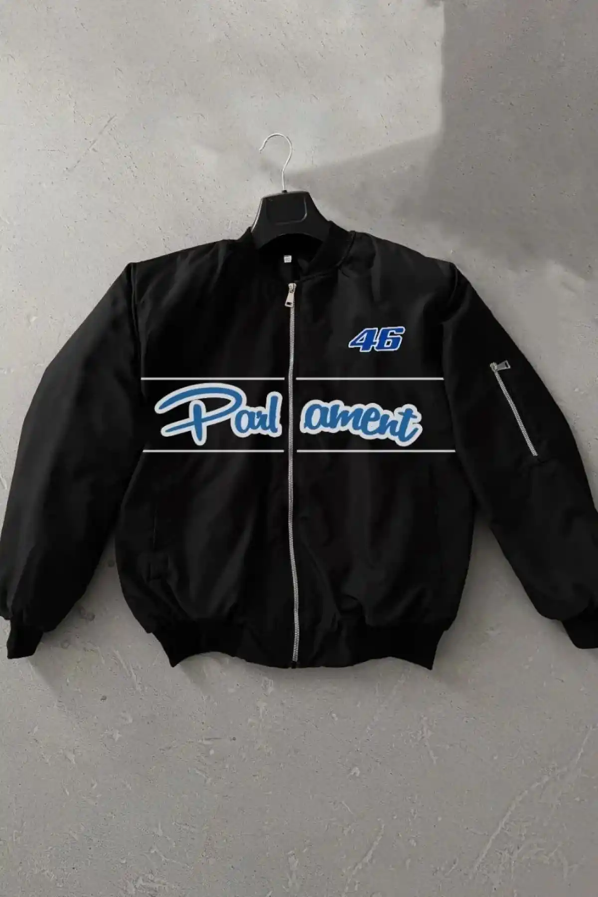 Siyah Parliament Bomber Mont – 46 Numara Detaylı, Fermuarlı, Cepli, Uzun Kollu, Spor ve Günlük Giyim İçin Rahat Unisex Mont - Siyah