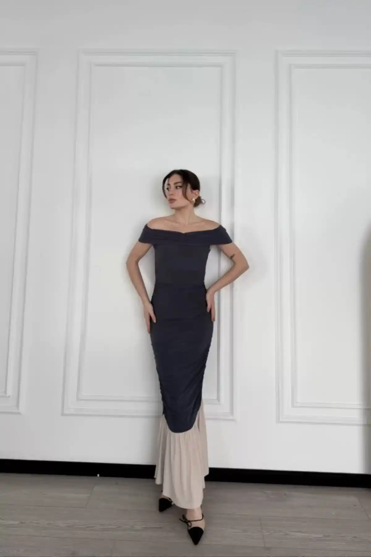 Striptiz Omuzlu Uzun Elbise- Füme