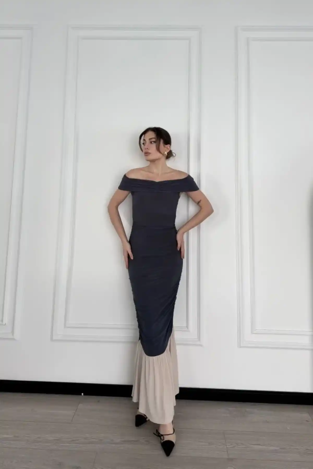 Striptiz Omuzlu Uzun Elbise- Füme