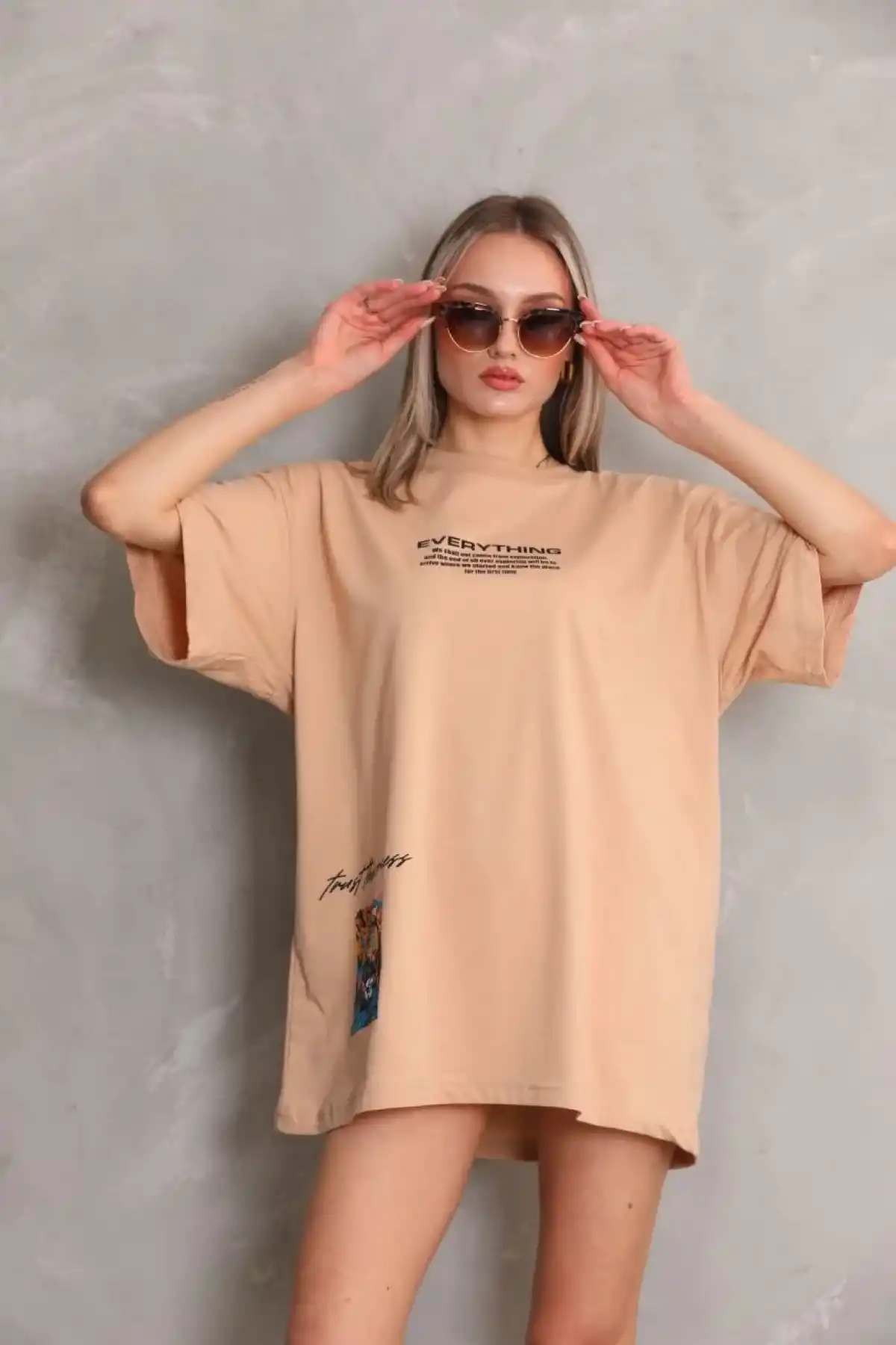 kadın  Bisiklet Yaka Baskılı Oversize T-Shirt - Bej