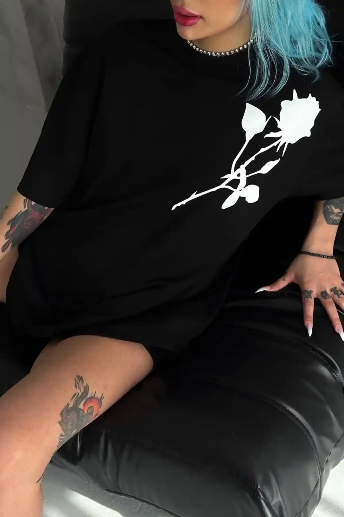 kadın Bisiklet Yaka Baskılı Oversize T-Shirt - Siyah