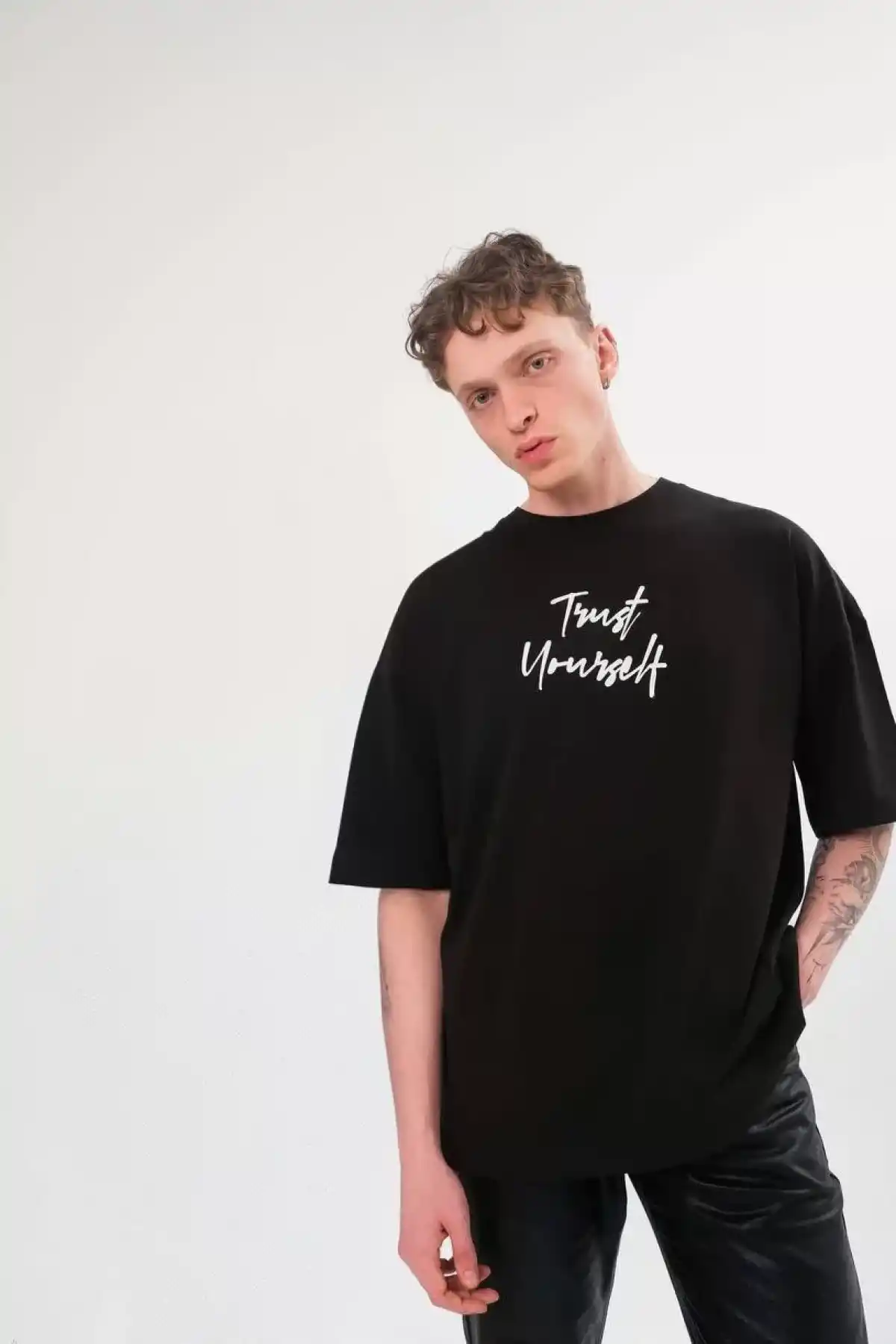 Unisex Bisiklet Yaka Baskılı Oversize T-Shirt - Siyah