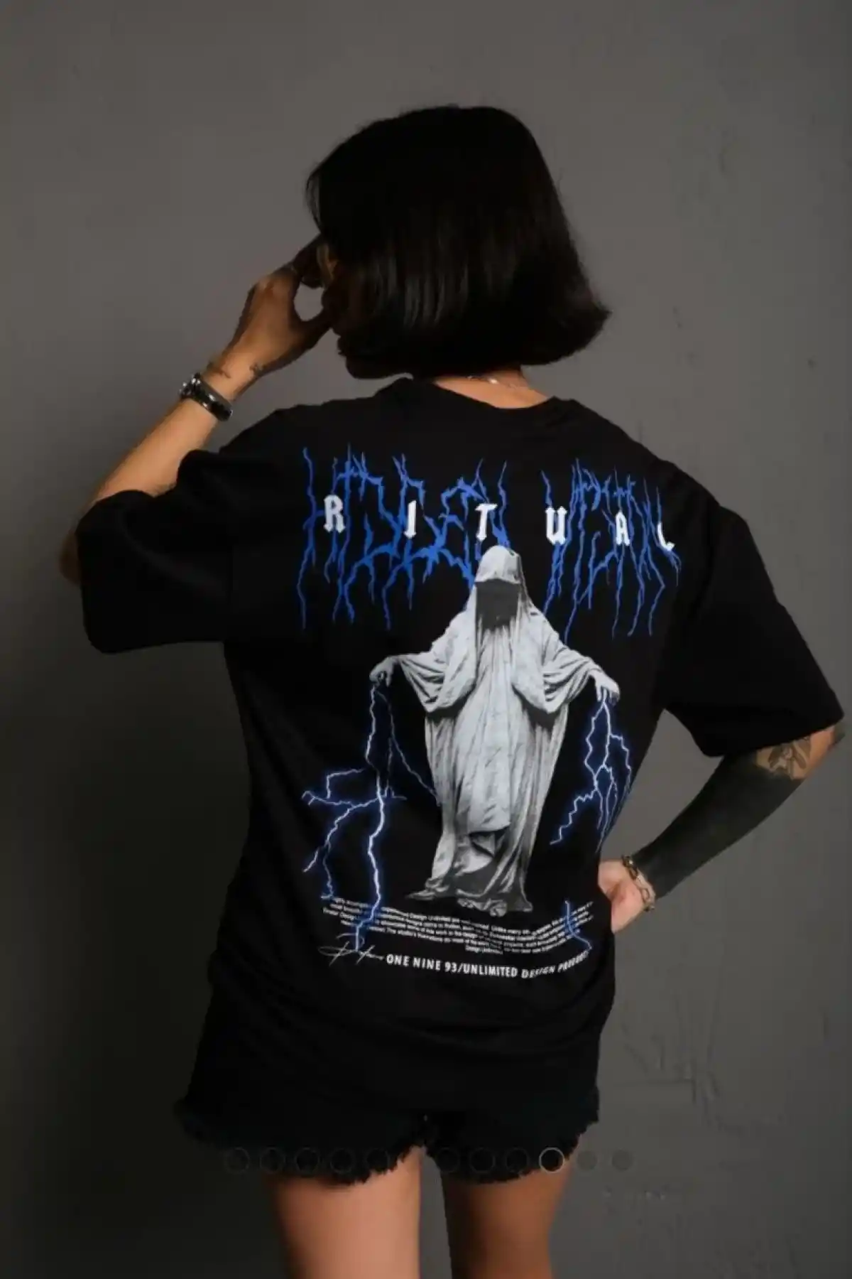 kadın Bisiklet Yaka Baskılı Oversize T-Shirt - Siyah