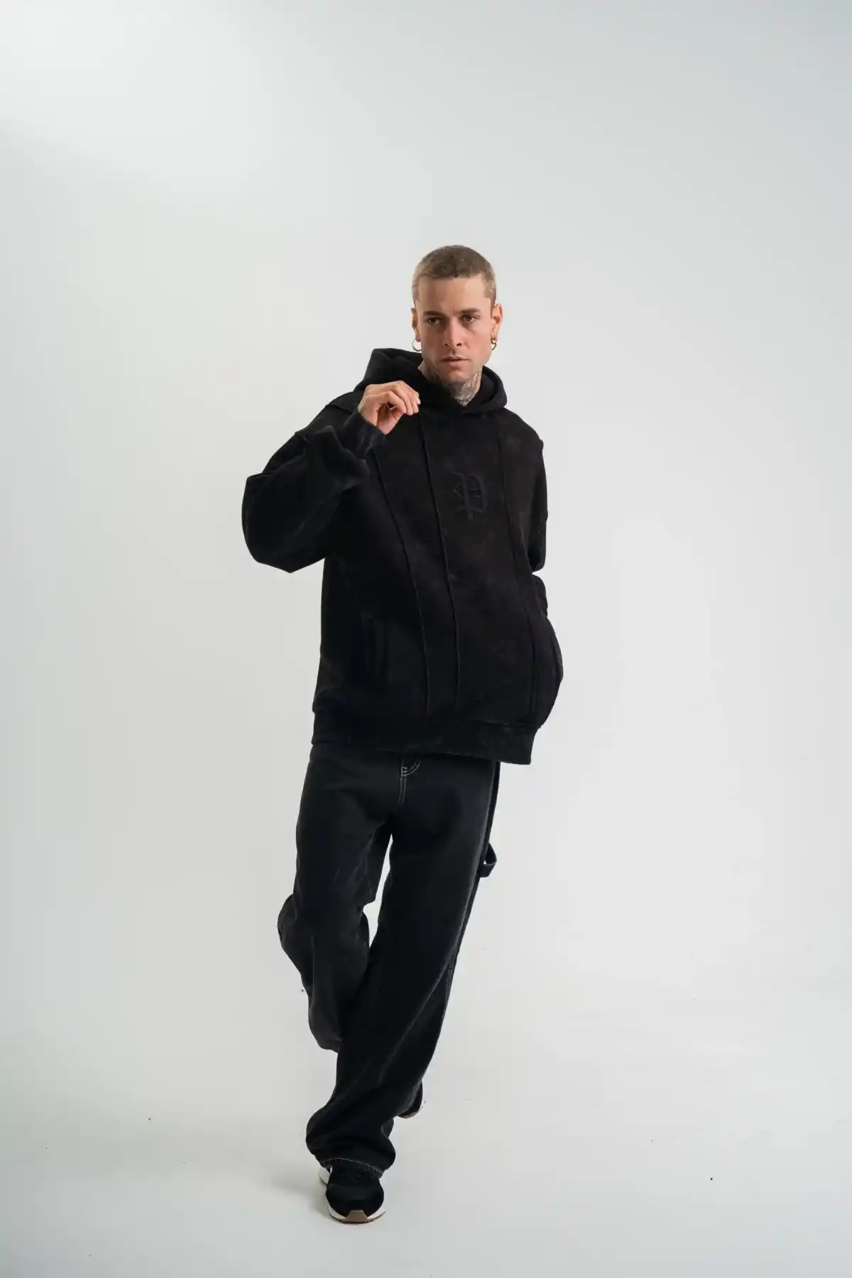 ERKEK Uzun Kol Kapşonlu Yıkamalı Nakışlı SweatShirt - Siyah