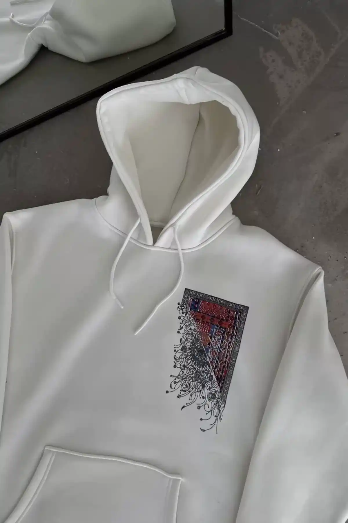Uzun Kol Kapüşonlu Ön Ve Arka Baskılı SweatShirt - Beyaz
