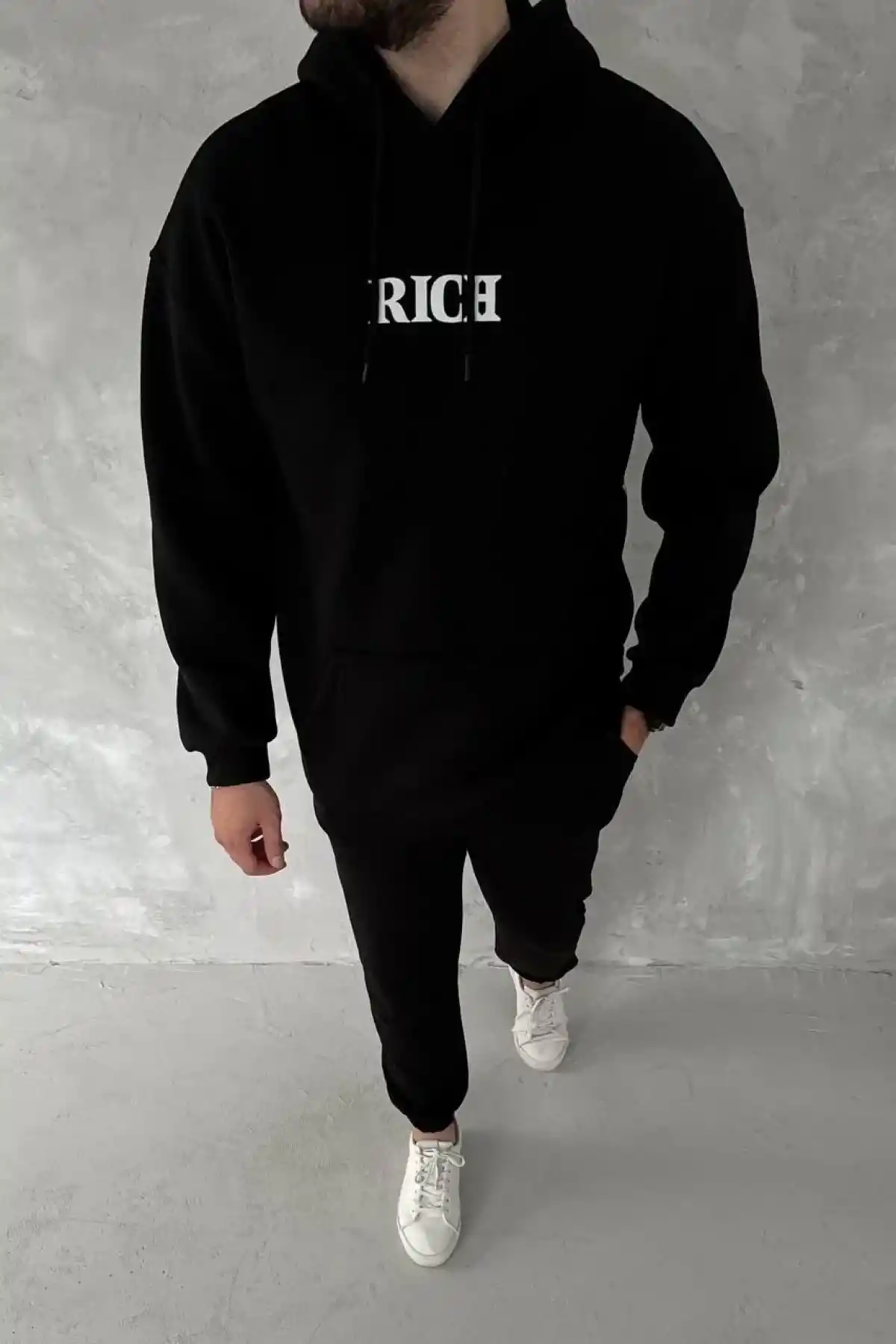 Uzun Kol Kapüşonlu Göğüs Baskılı SweatShirt - Siyah