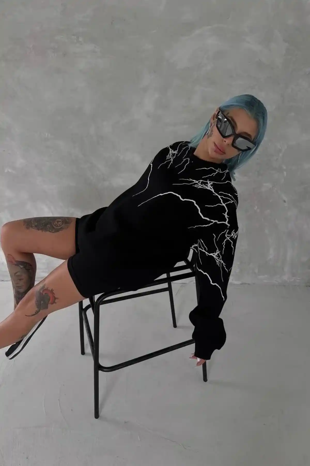 Kadın Yıldırım Baskılı Bisiklet Yaka SweatShirt - Siyah