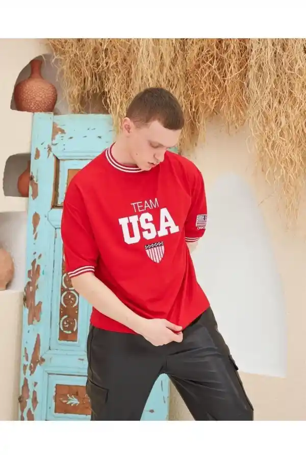 Erkek Bisiklet Yaka Tişört Nakış İşlemeli Kısa Kol Oversize T-Shirt - Kırmızı