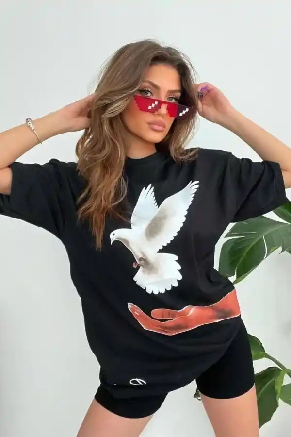 Kadın Kısa Kol Yazlık Tişört Bisiklet Yaka Uzi Güvercin Baskılı T-Shirt - Siyah