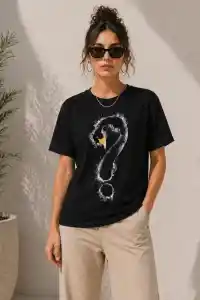 Kadın Kuğu Figürlü Soru İşareti Baskılı Tişört Kısa Kol T-Shirt - Siyah