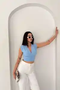 Kadın Vatkalı Kolsuz V Yaka Drapeli Crop Bluz Likralı Fit - Bebek Mavisi