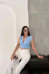 Kadın Vatkalı Kolsuz V Yaka Drapeli Crop Bluz Likralı Fit - Bebek Mavisi
