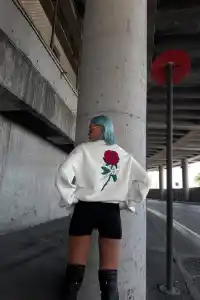 Kadın 3 iplik Pamuklu Bisiklet Yaka GÜL Baskılı SweatShirt - BeyazBeyaz