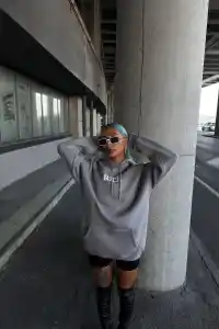 Kadın Kapüşonlu Kanguru Cepli Sweatshirt 3 İplik Pamuklu Baskılı Hoodie - Gri