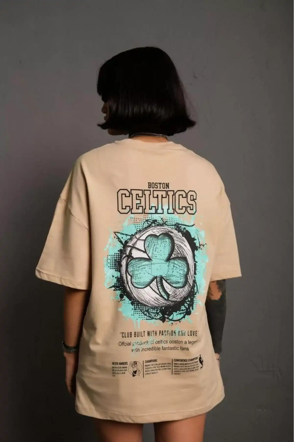 Kadın Sırt Baskılı T-shirt - Bej