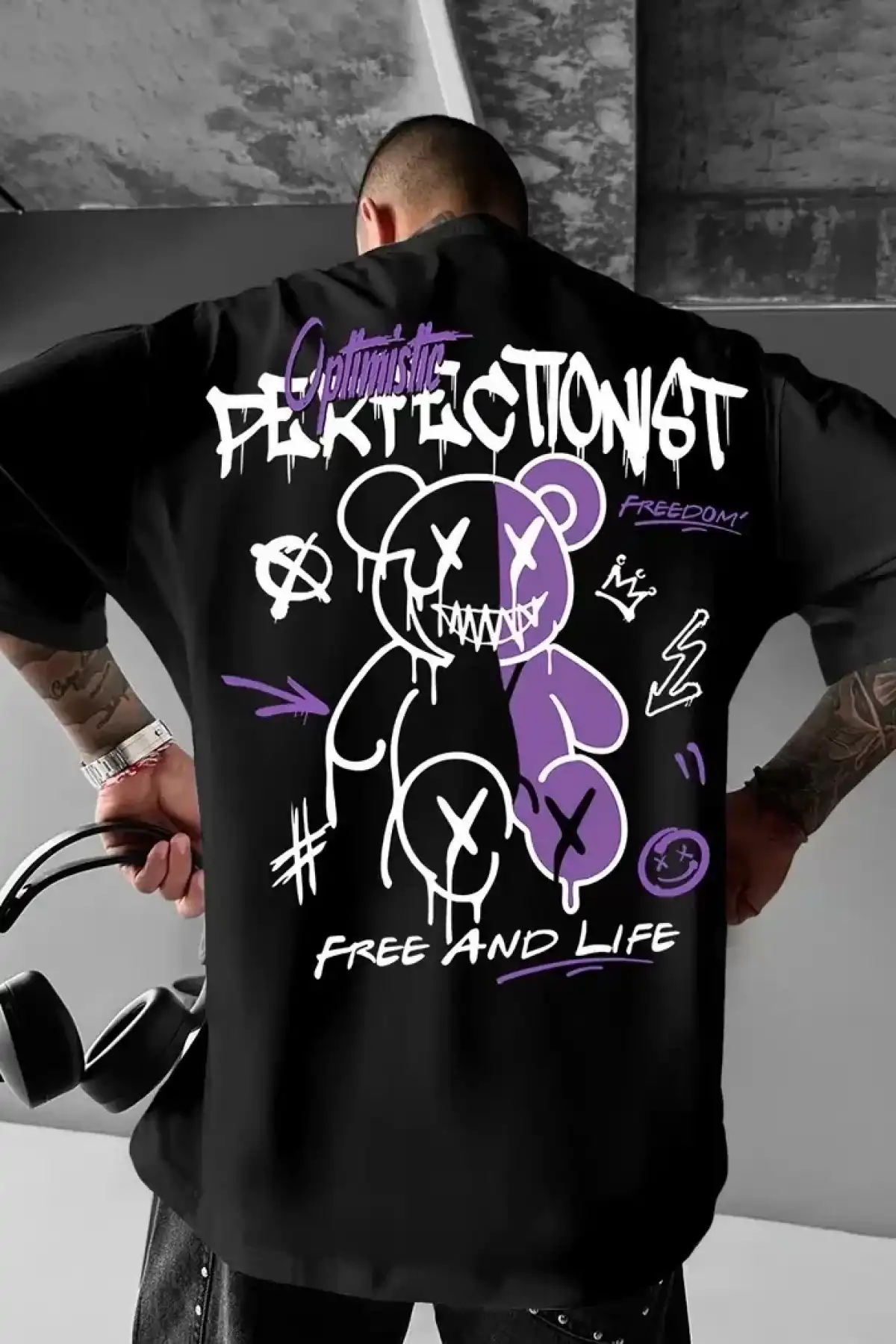 Erkek OversizeGrafik Tişört CAMPBRASTCOOPERATION Kalın Yazı Bisiklet Yaka, Kısa Kol, Kalın Mor ve Siyah Desenli Yazlık Sokak Kıyafeti - Siyah