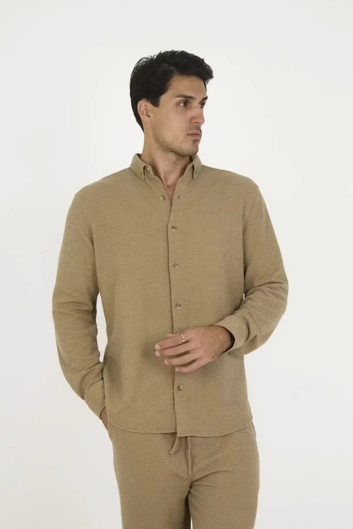 Düğmeli Tam Kalıp Uzun Kol Jakar Gömlek - Kahverengi