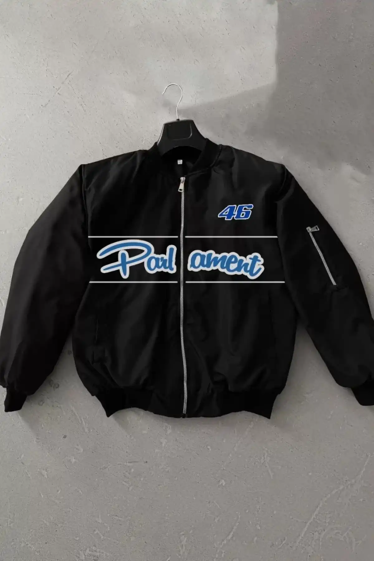 Kadın Siyah Bomber Mont – Parliament Yazılı, Fermuarlı Cepli, Kapitone Astarlı Oversize Günlük Mont - Siyah