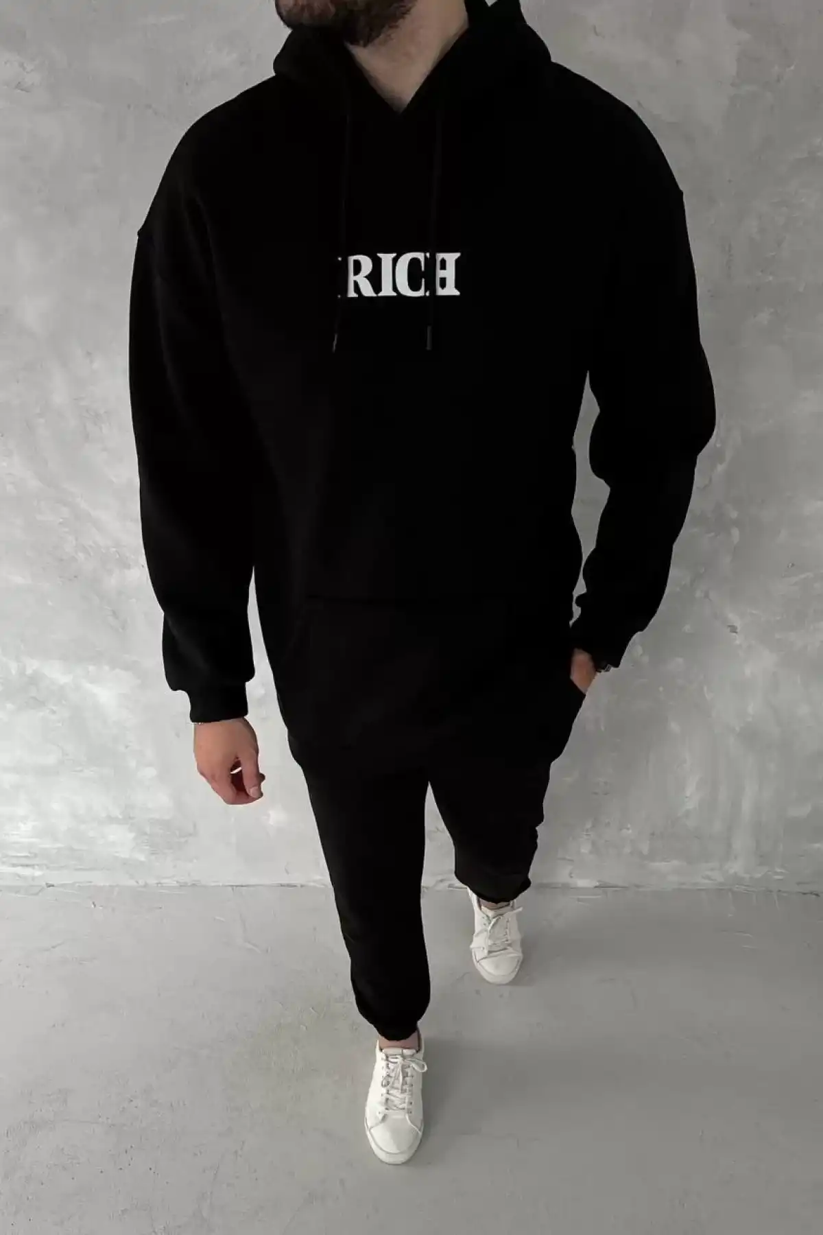 Uzun Kol Kapüşonlu Göğüs Baskılı SweatShirt - Siyah