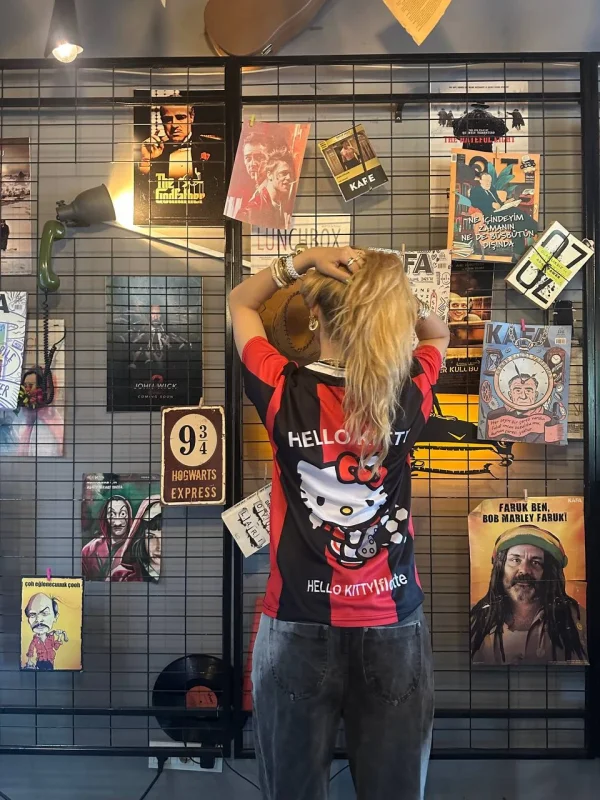 Kırmızı Siyah Çubuklu Jersey Hello Kitty&Flotte T-Shirt