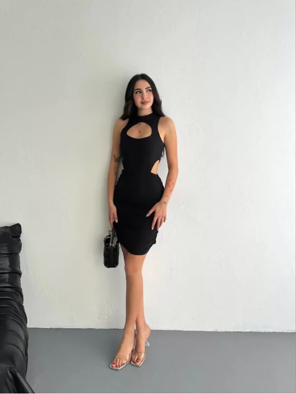 Göğüs ve Yanlar dekolteli Kolsuz Boy Elbise - Siyah