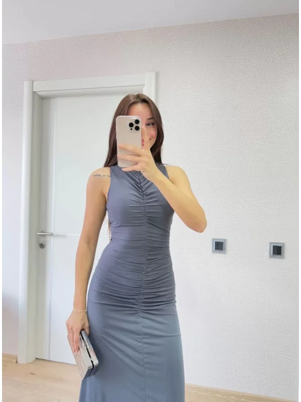 Bürümcük Kumaşlı İçi Astarlı Üzgülü Kolsuz Büzgülü Uzun Elbise - Füme