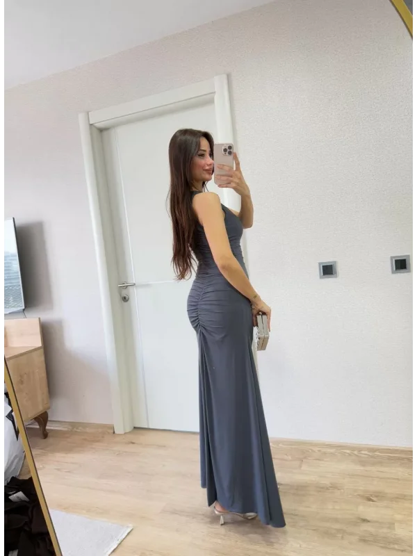 Bürümcük Kumaşlı İçi Astarlı Üzgülü Kolsuz Büzgülü Uzun Elbise - Füme