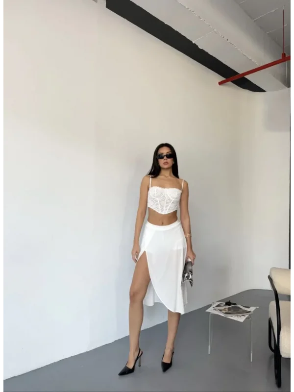 Lushiowear Kadın Çepli Şortlu Yırtmaçlı Etek - Beyaz