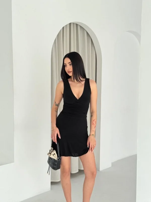 Lushiowear Kadın Derin V Yaka Sırt Dekolteli Mini Elbise Drapeli Şık Kolsuz - Siyah