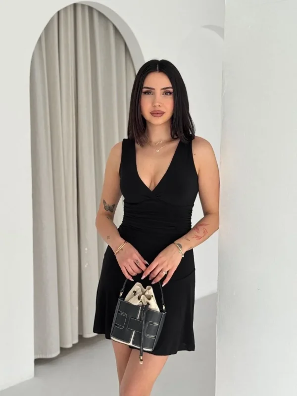 Lushiowear Kadın Derin V Yaka Sırt Dekolteli Mini Elbise Drapeli Şık Kolsuz - Siyah