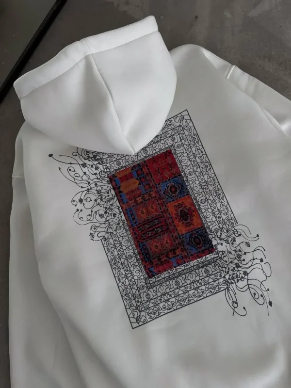 Lushiowear Kadın Kapüşonlu Kanguru Cepli Sweatshirt 3 İplik Pamuklu Baskılı Hoodie - Beyaz