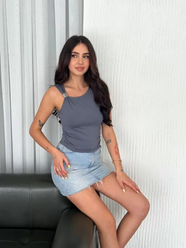 Osy Modal Yumuşak Dokulu Kumaş Bisiklet Yaka Kadın Sıfır Kol Bluz Omuz Toka Aksesuar Detaylı - Antrasit