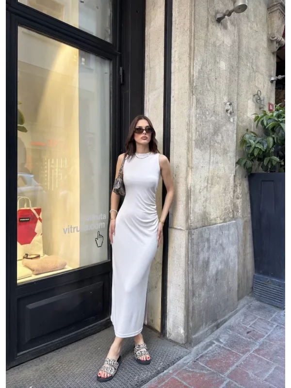 Osy Modal Yumuşak Dokulu Kumaş Bisiklet Yaka Sıfır Kolsuz Yırtmaçlı Uzun Elbise - Beyaz