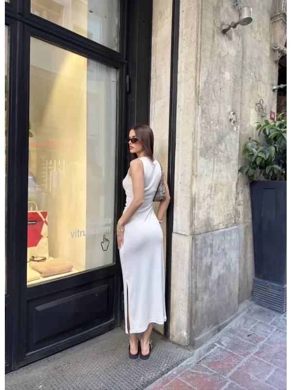 Osy Modal Yumuşak Dokulu Kumaş Bisiklet Yaka Sıfır Kolsuz Yırtmaçlı Uzun Elbise - Beyaz