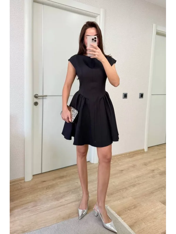 Sırt dekolteli Çan Detaylı Mini Elbise - Siyah