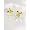 Sallantılı Çiçek Küpe Beyaz