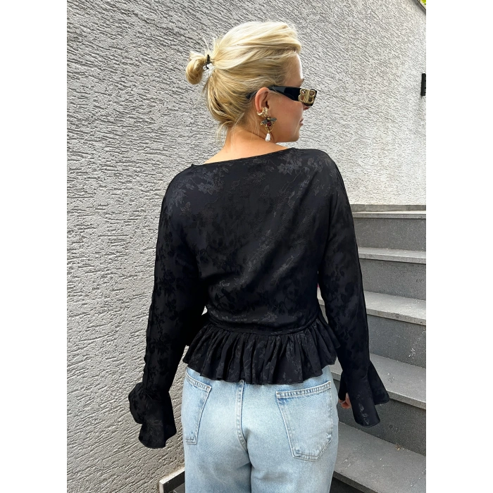 Siyah V Yaka Fırfırlı Blüz