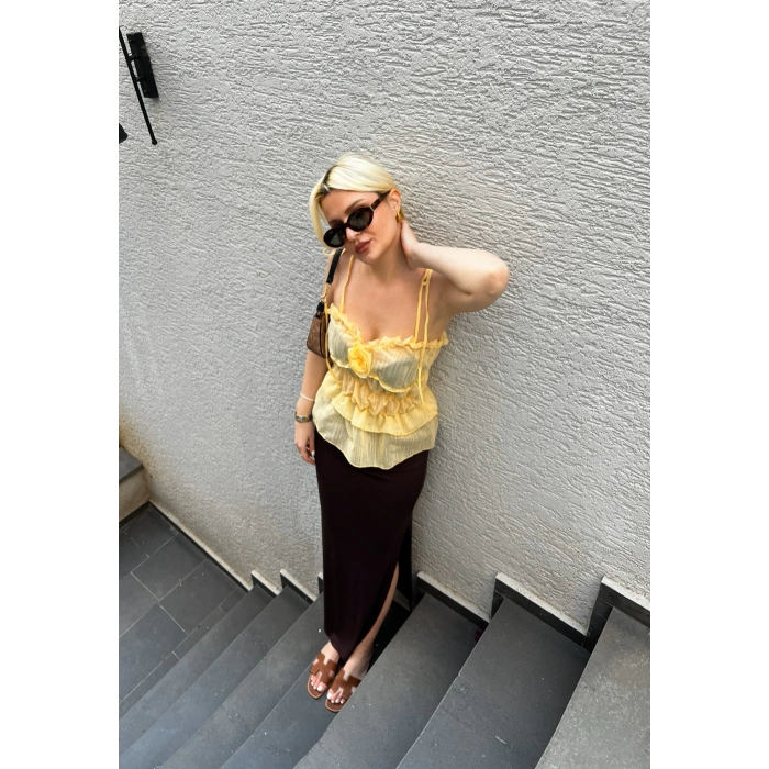 Gül Detaylı Askılı Blüz