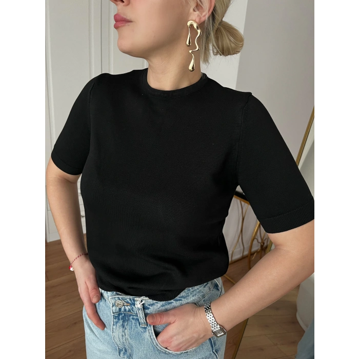 Sırtı Düğmeli Kısa Kollu Triko